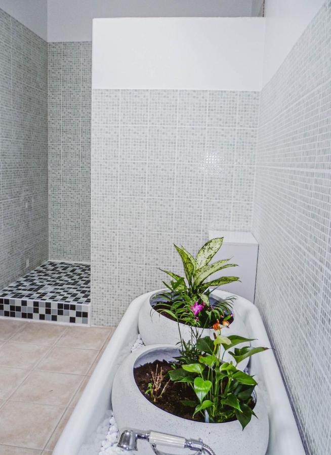 La Laujere Ivie - Gite & Piscine Privative Saint-Hilaire-du-Bois  Eksteriør billede